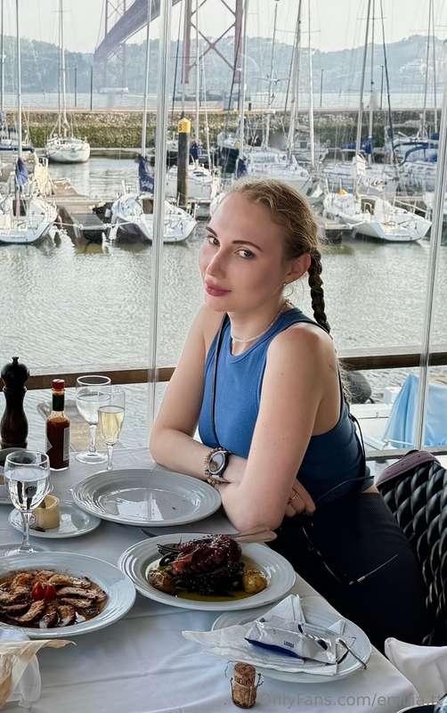 Having a wonderful time at seafood restaurant 🦪