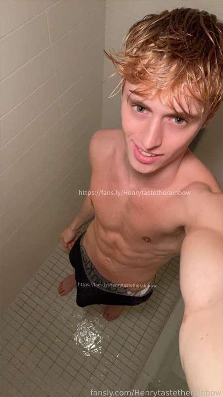 henrytastetherainbow image #0
