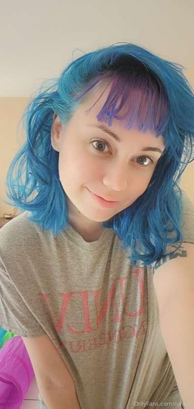 No make up and my hair is a mess but I hope your day is well..