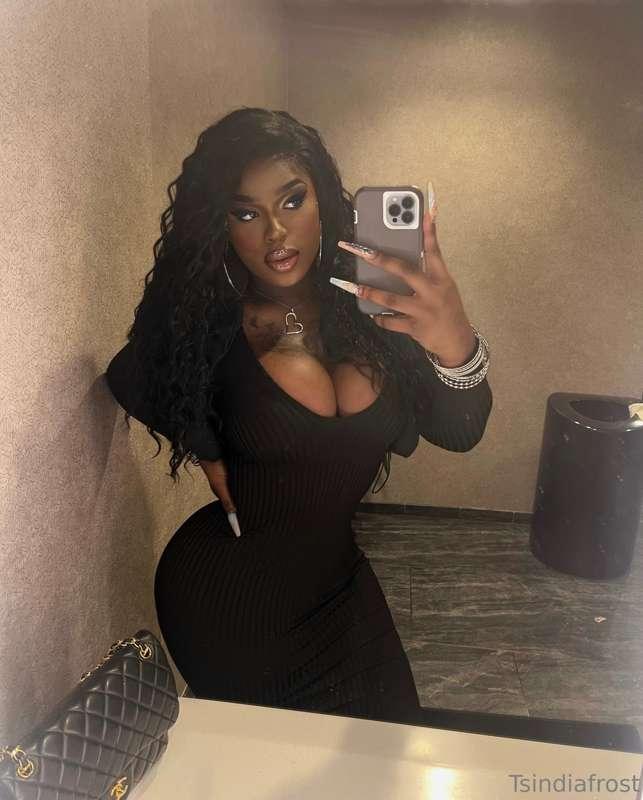 Can’t stop staring? DM me everything you love about this loo..