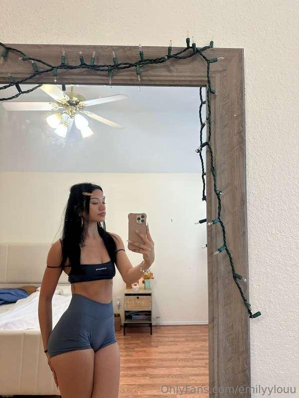 how sexy is my new gym outfit🥵