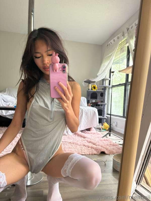 this outfit’s staying on… unless you beg 😏