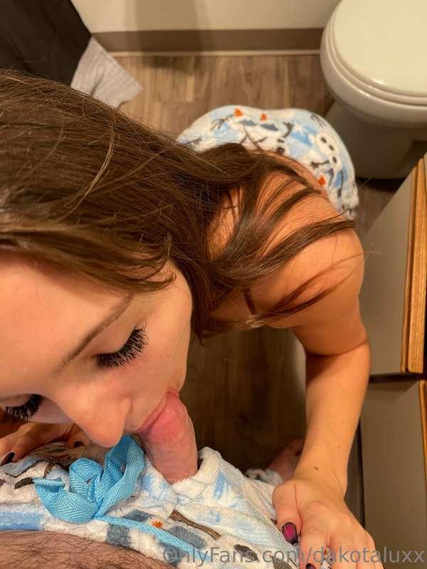 don’t i look so pretty with your cock in my mouth?