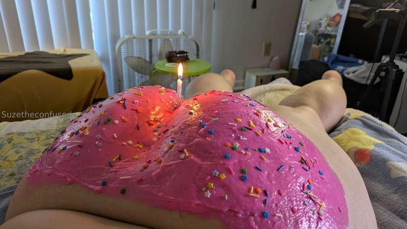 Do you want a slice of cake? 🍰 (Happy birthday to meee🎂)