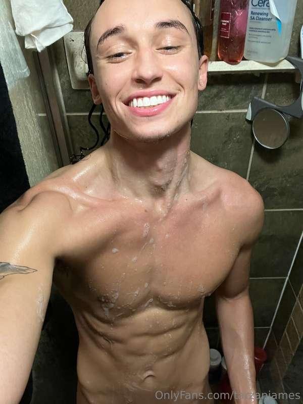 This shower isn’t the only thing that’s steamy 😉🚿