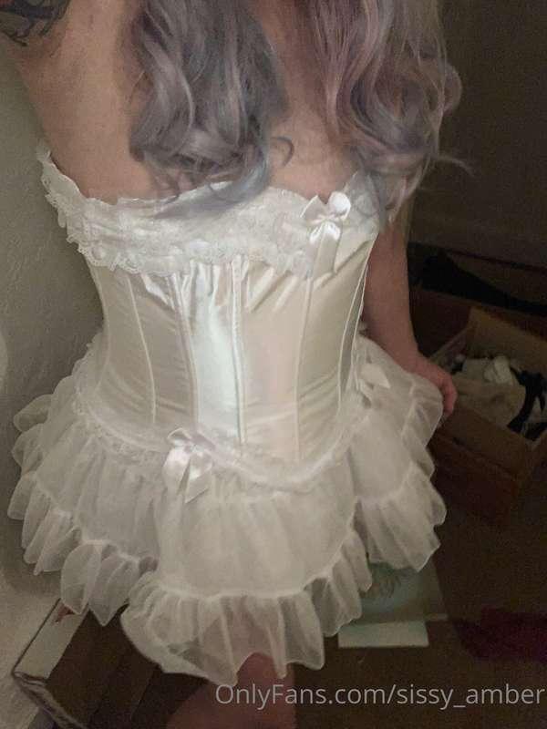 sissy_amber image #2