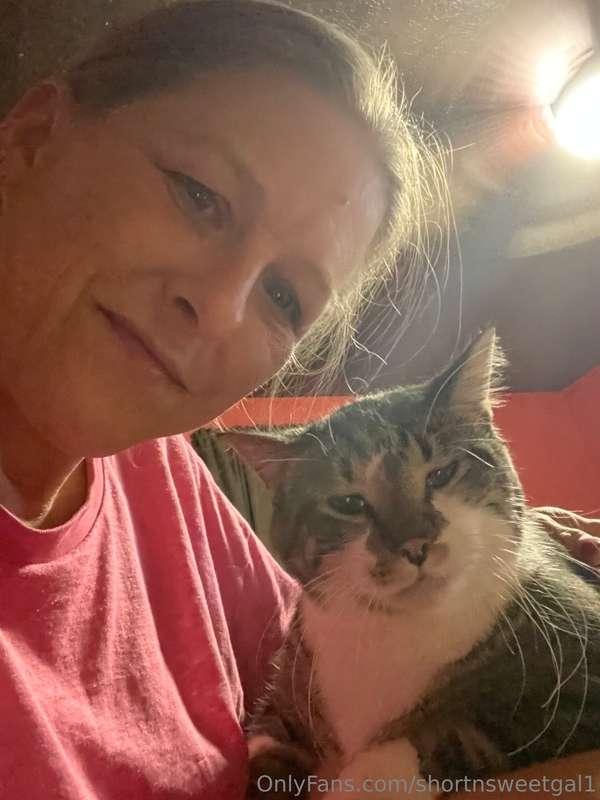 Oliver is helping me say “hi” and hope you had a great weeke..