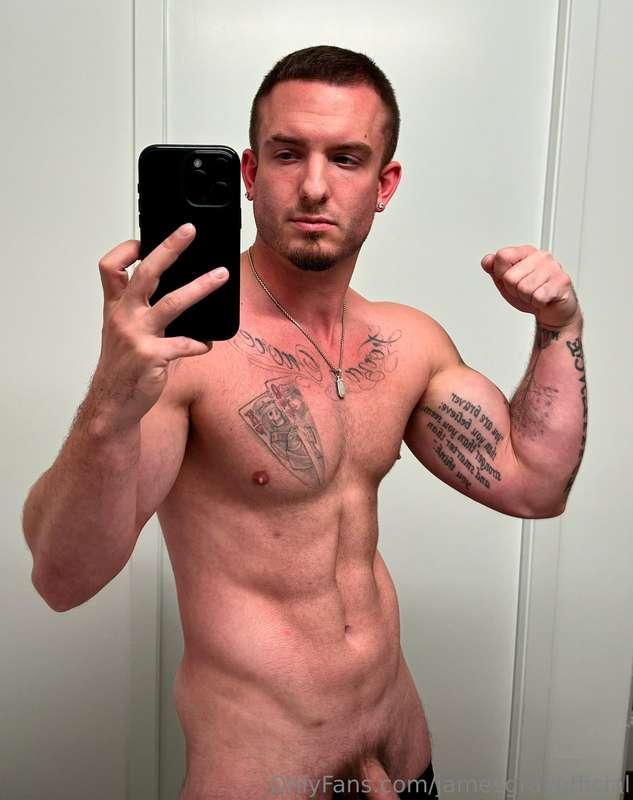 Should I shave the beard and abs like this again? This cock ..