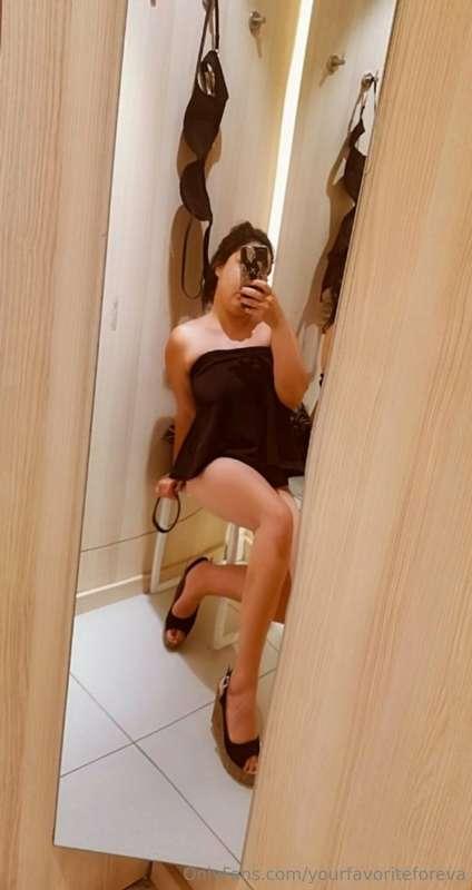 What would you do if you were in the fitting room with me? 💖