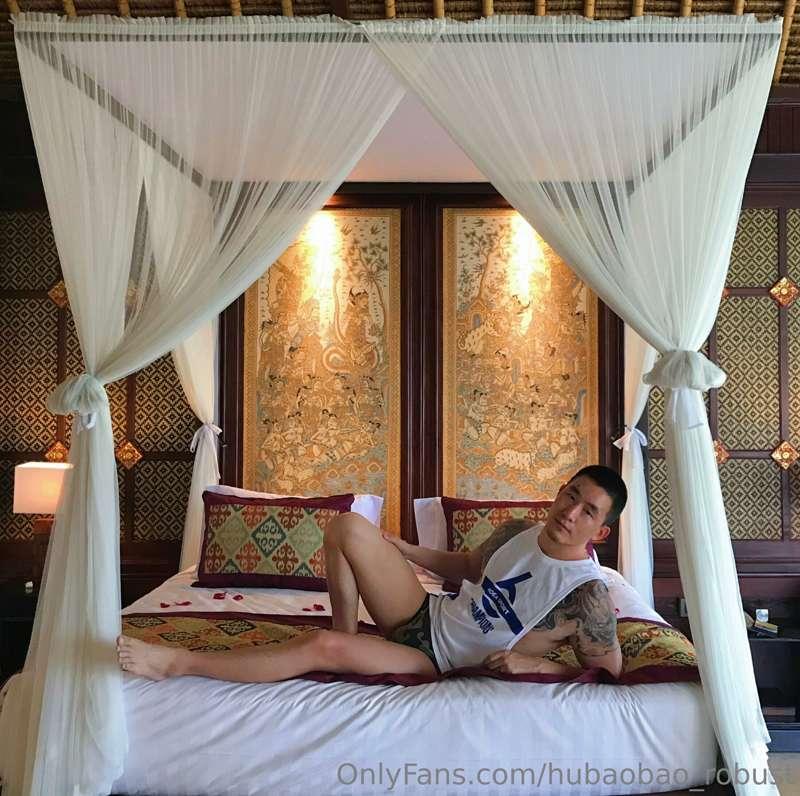 躺在床上等你来玩我😋

Wait for you to come and play on bed