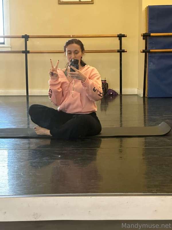 Love a little yoga class 🥰🥰🥰 What are you gonna do to me whe..