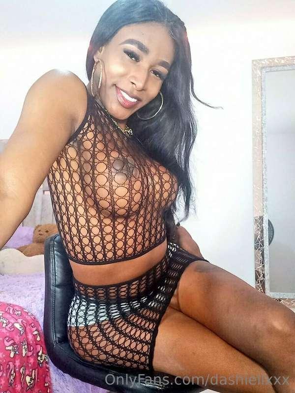 La negra de tus sueños papii adotame 🥰🍑💫😈
