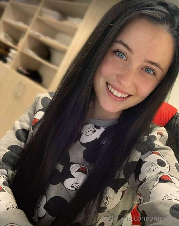 FREE NOW This cutie is online and horny!!! 🥵😈 @lindseyxheart..