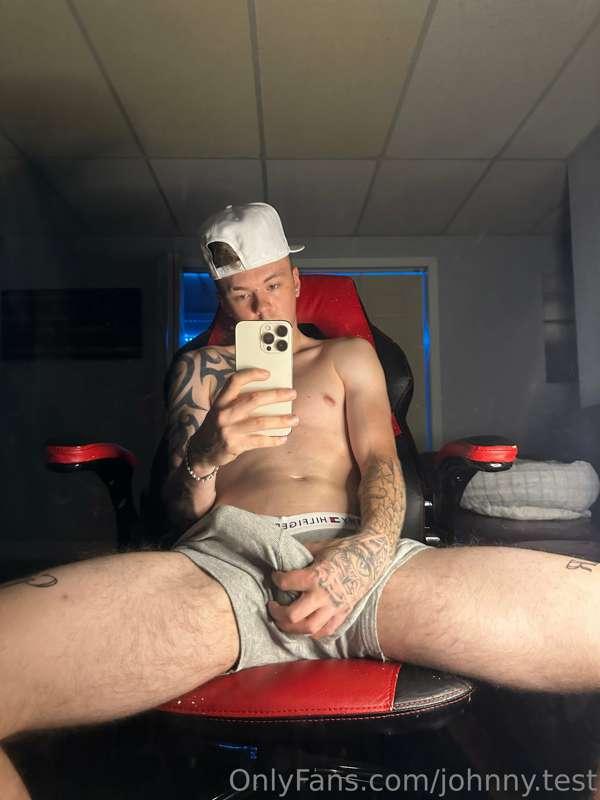 SUB TO MY VIP @johnnytestpre 😉 FREE DICK PIC PINNED ON WALL ..