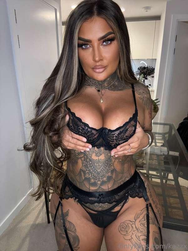 Hot girl energy all year round 🌞 💋