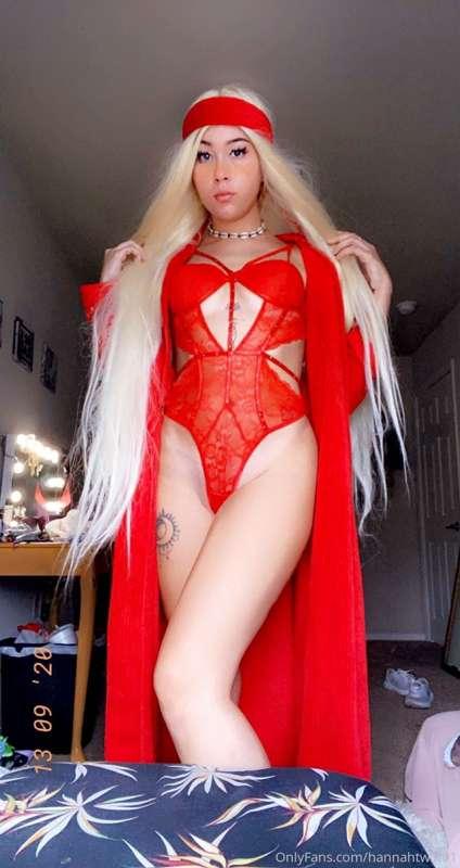 Do you like me in red? 💋🔥