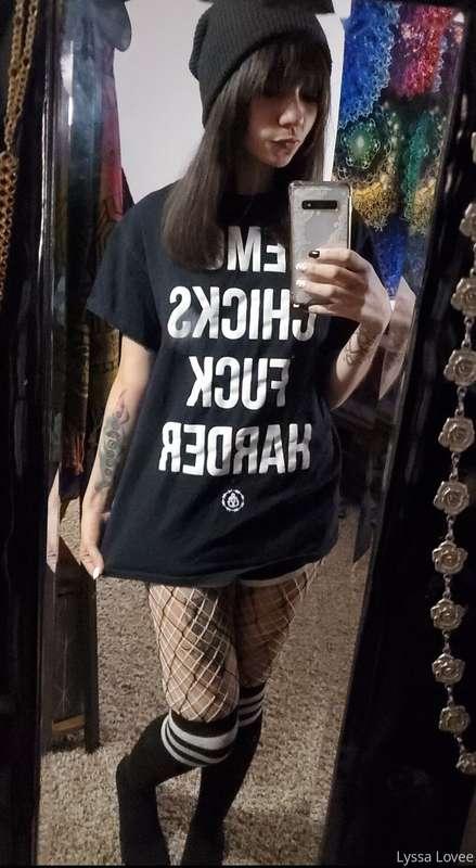 Raise your hands if you love big boots 🥴
**Emo chicks fuck h..
