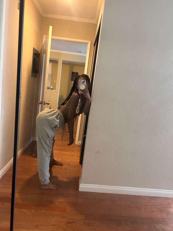 Here's a sexy morning view🥵🤤