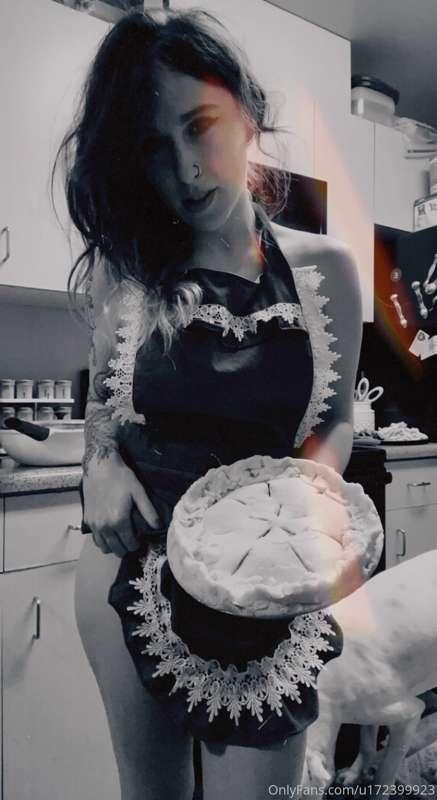 Oh won’t you have a taste? Homemade cherry pie 🍒🥧