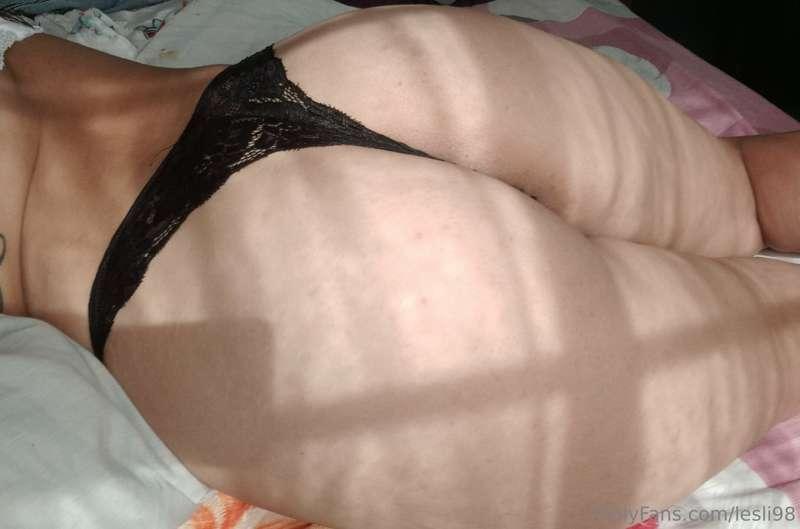 Hi babe😈
 Can you help me decide which color looks better on..
