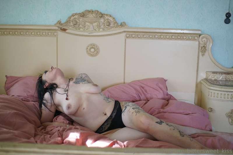 mature_bittersweet_kiss image #15