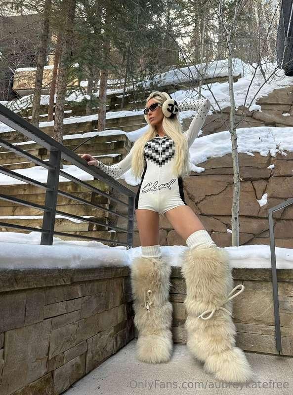 Snow, sparkle, and a little Chanel ❄️💖