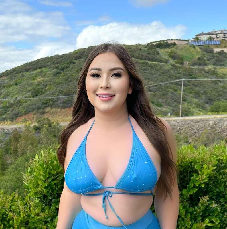 Just a horny girl on your feed 😻💦