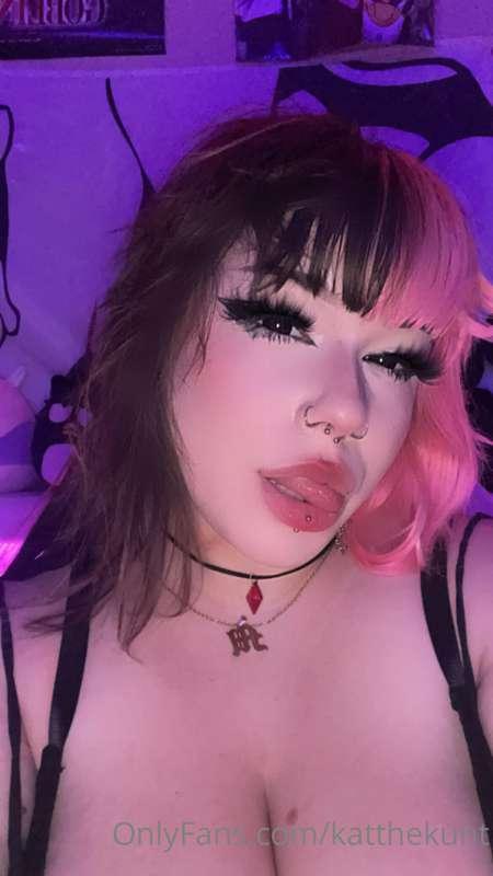 Let me lick the tip of your d*ck baby🤪🥵💋