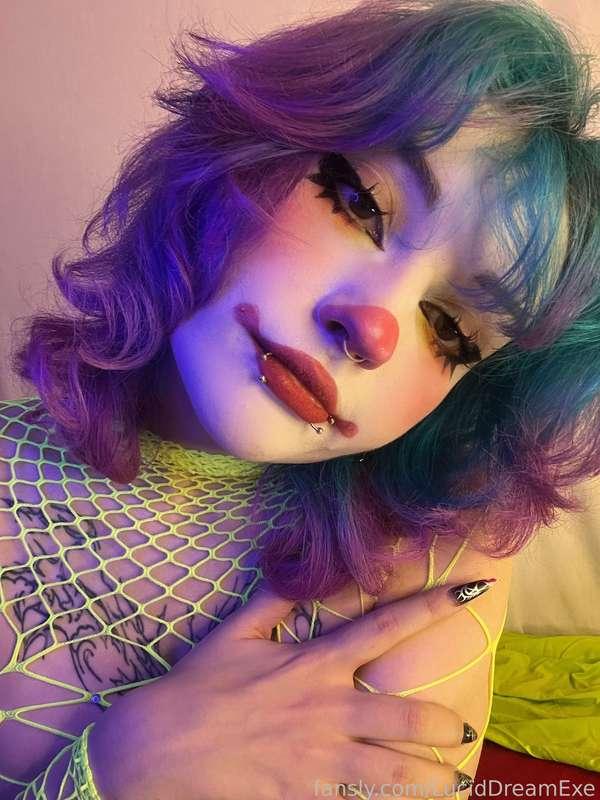 a bunch of clown gf selfies &lt;3

☆ #clown #clussy #anime #natural #piercing #amateur #alt #emo #punk #slimthick ☆