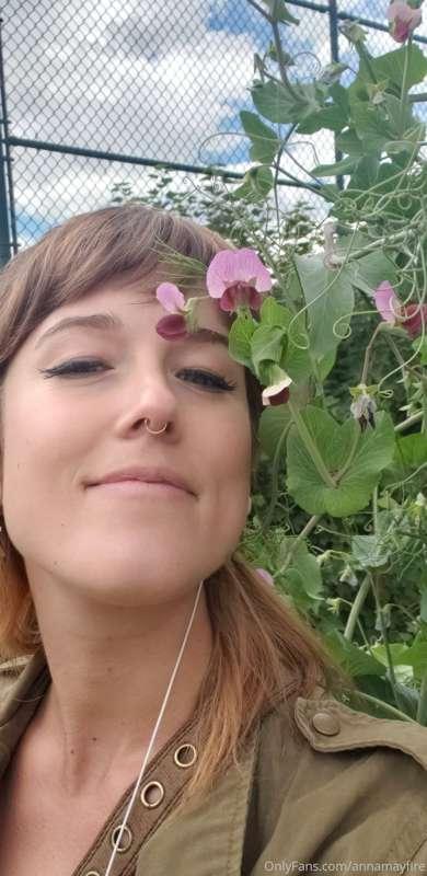 Shower me with the pollen from your sweet pea-nis.