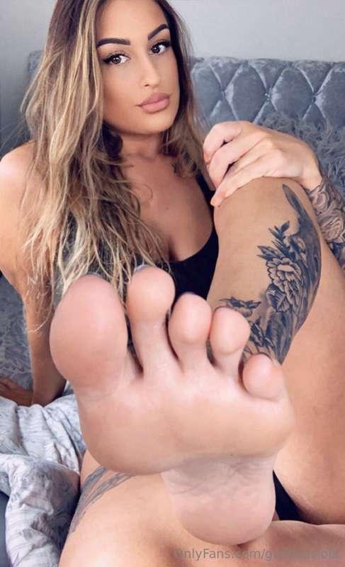 My feet control you