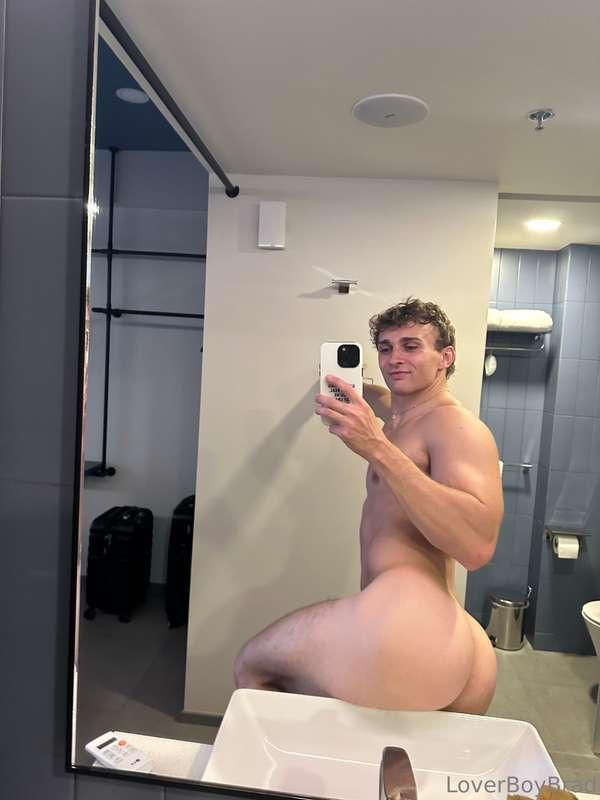 Little ass on the counter never hurt anything 😛