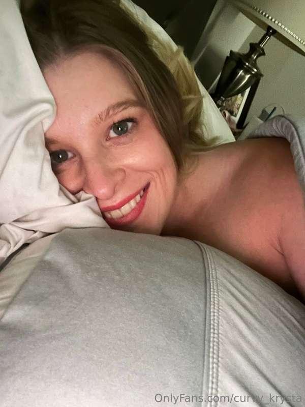 I'm not sleepy yet, let's have a chat 😈 DM me