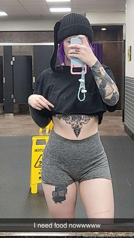 New fav hat for working out 🖤🐰 

#fyp #alt #curvygirl #tattoos #mommy #gym #fit #thighs #coloredhair