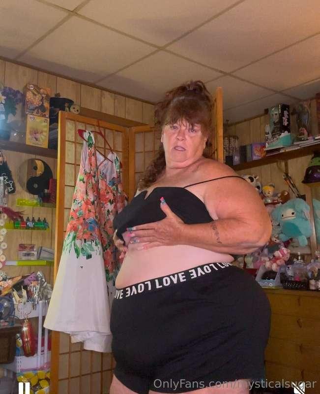 How’s everyone’s night going?😘