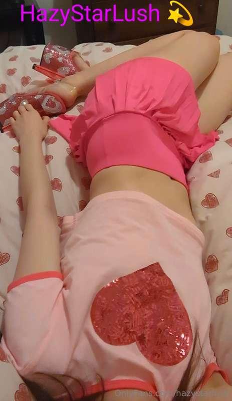 Just showing off an outfit. I really like anything with hear..