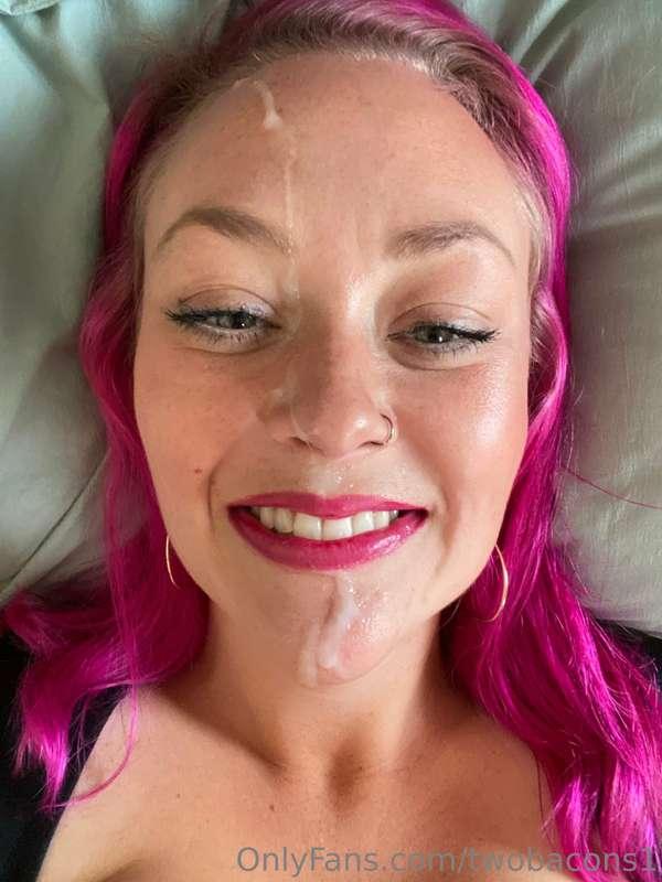 😄😜

Who has thought about cumming on my face? 👀