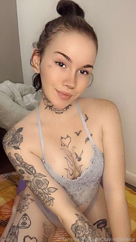 Just a bunch of freebie Lewds with a few surprises peeking at you towards the end hehe 🥰💗 

Don’t I look pretty in blue handsome?🦋 

#fyp #free #freebie #nipslip #alternative #alt #hot #strip #thicc #tease #mommy #milf #slut #whore #lewd #gothgirl #fit #bi #smol #thighs #shorthair #tits #gfe #slim #bra #tatted #tattooed #mistress #cute #pretty #tummy #goodgirl #brat 