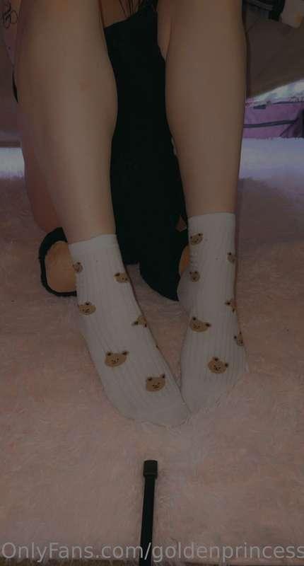 Where are my foot daddy’s 🥺🥵 my little feet need worshiping ..