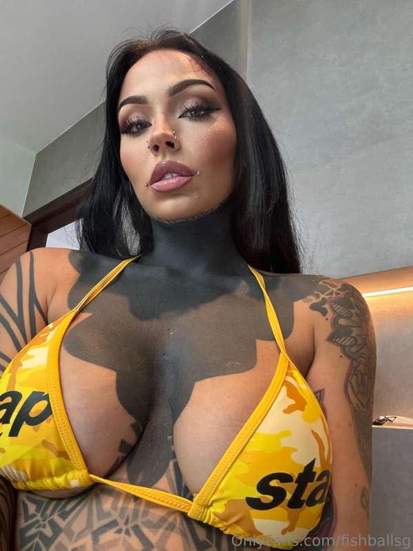 Yes it's too hot even for a bikini 🙄
