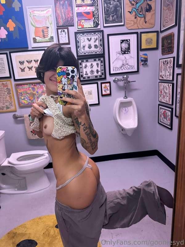 did u even get a tattoo if u didn't take n00dz in the shop b..