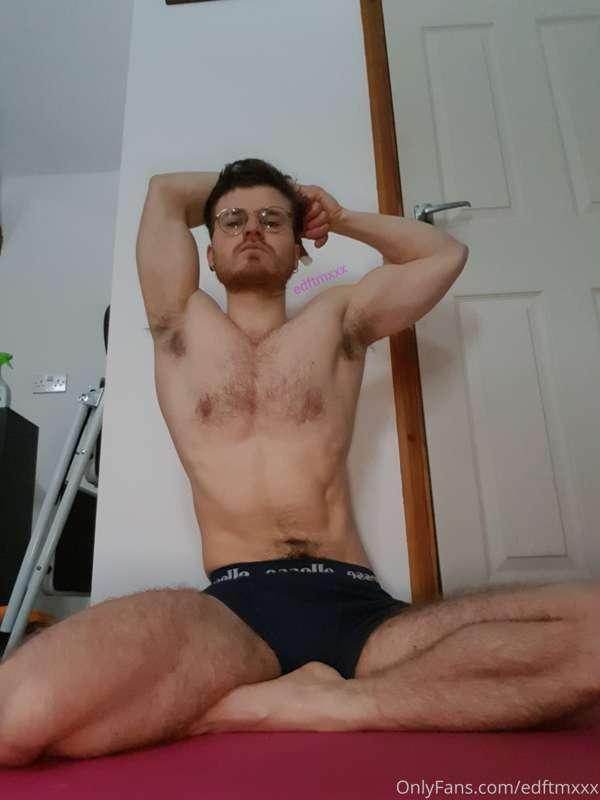 Sweaty and horny after my workout 💦