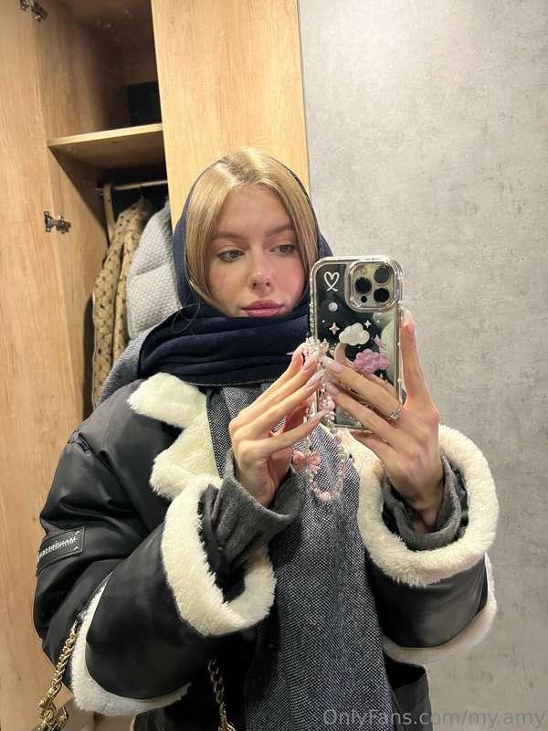 I look like a cute little snowman🤭