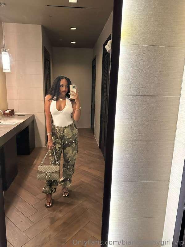 Obviously my favorite pair of pants lol 😝😘