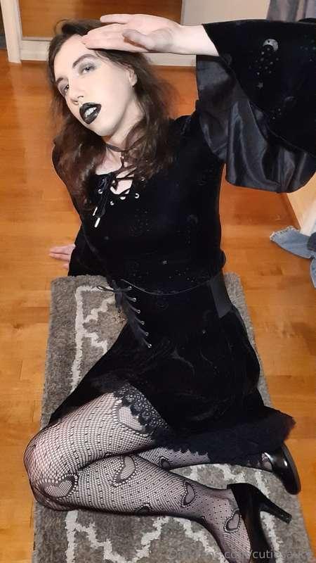 New witch outfit! Be careful I don't cast a spell on you 😈