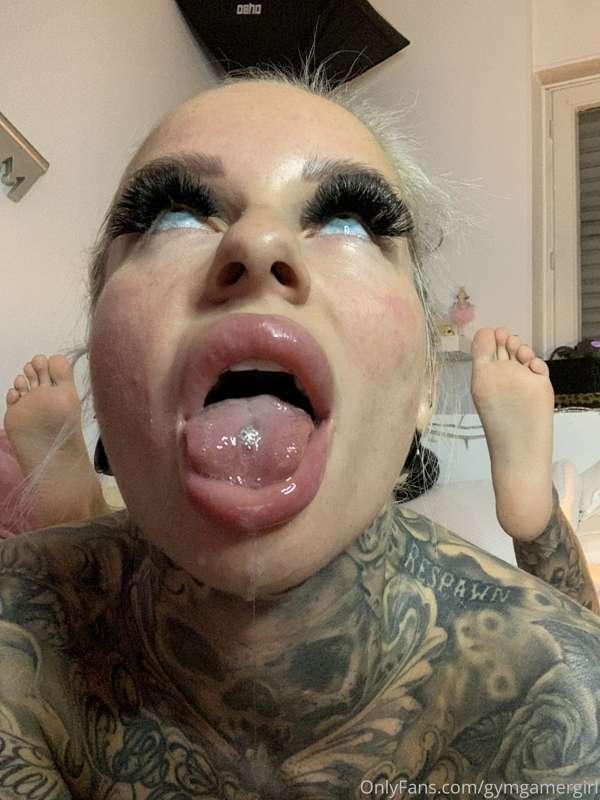 Tip $5 if u love hard sloppy blow jobs 💦💦💦💦