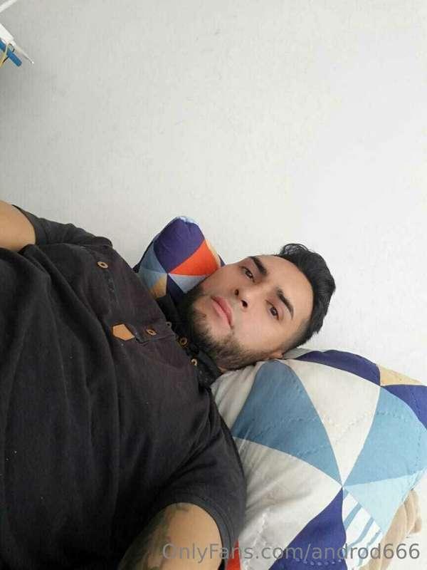 Un selfieee en cama.......👀👀👀😍😍😍