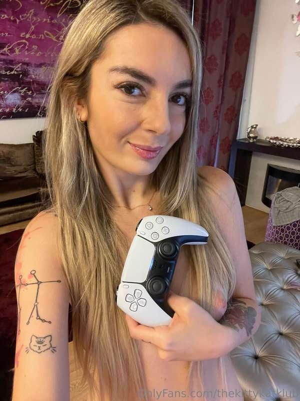 Bored of playing video games, want to play with my pussy? 😈😋