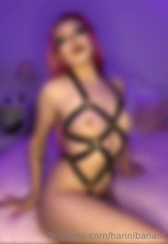 what goth girlfriend doesn't want to be strapped down😜👅