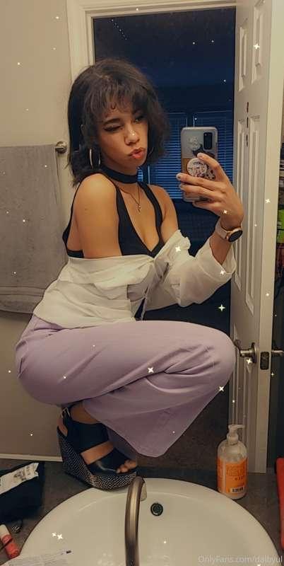 We love dressing up 💜🖤🤍